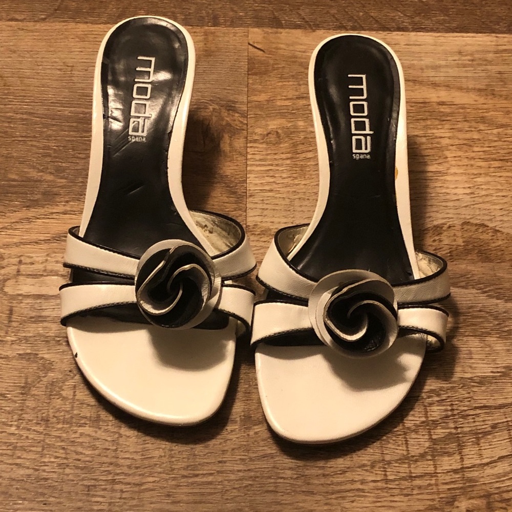 Moda Dress White & Black Slide On Sandals